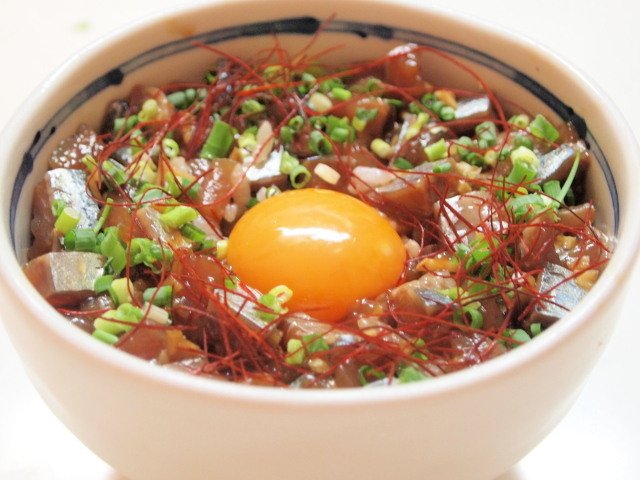 秋刀魚の漬け丼ユッケ風